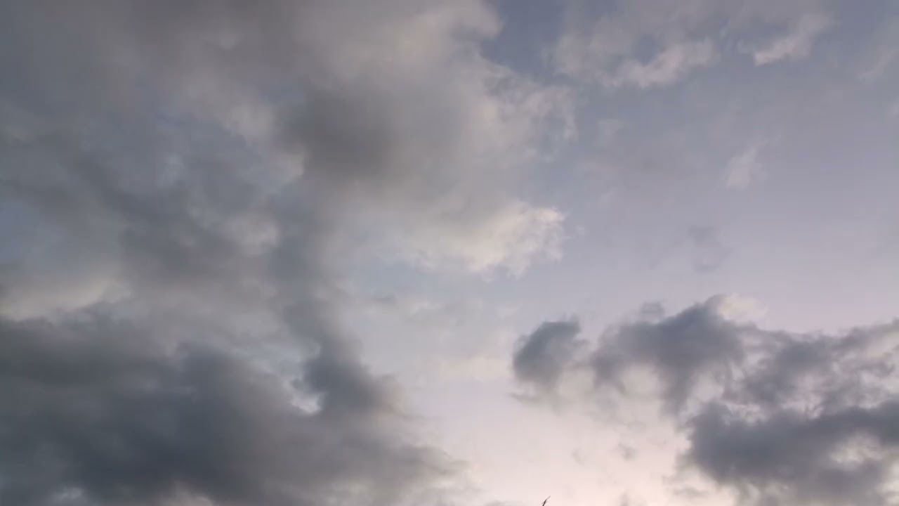 A Quiet Sky Before the Day Begins | Breathing Scenery