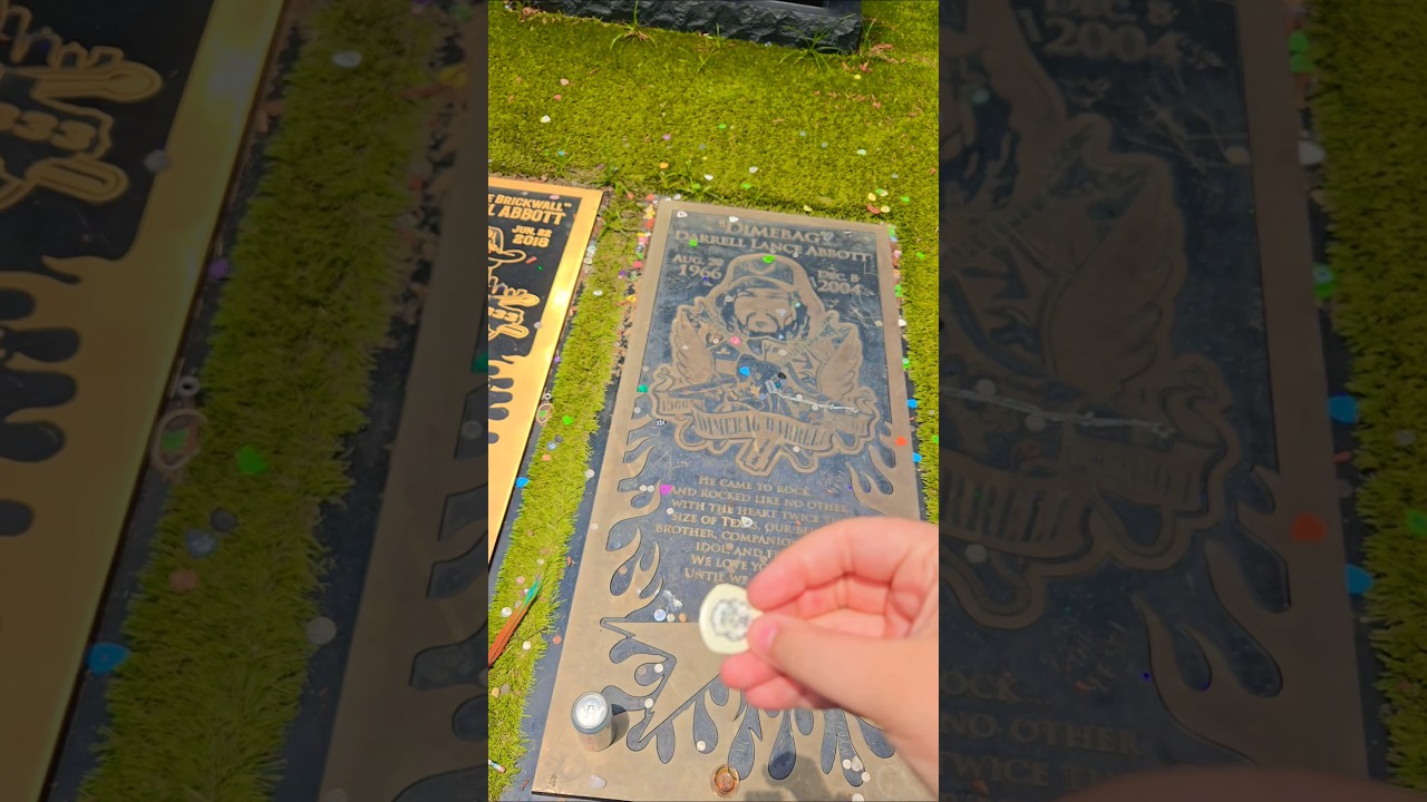 Paying My Respects To The Legends. Rest In Peace Dimebag Darrell And Vinnie Paul.
