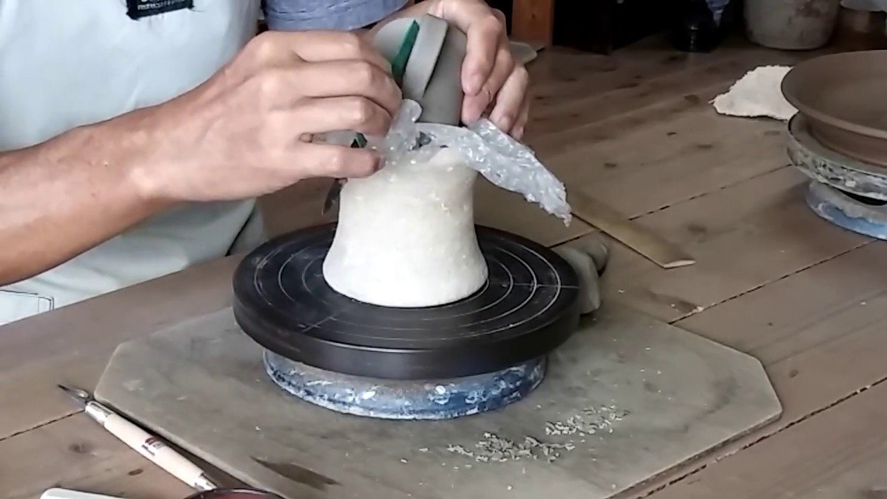 デミタスカップの高台削りと取っ手の取り付け