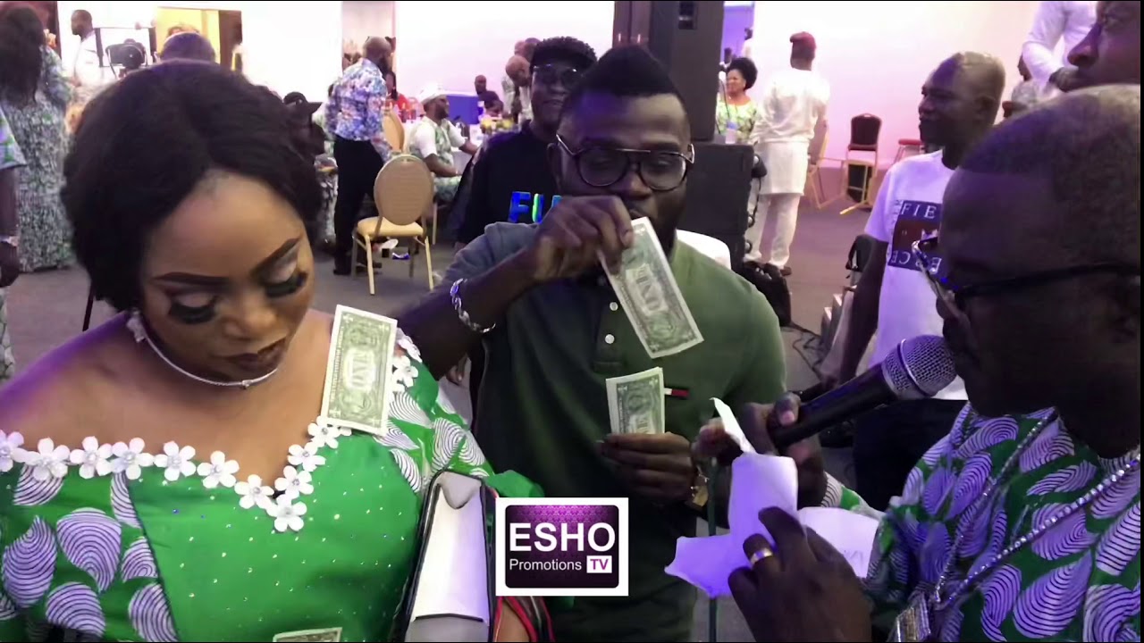 Obesere Appreciates his pretty wife on stage in London