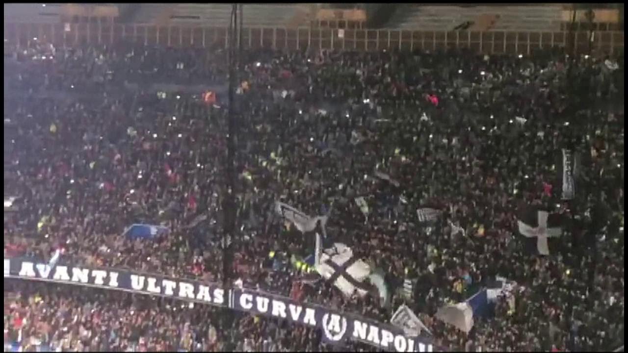 Napoli - Barcellona, curva in delirio per il gol di Mertens