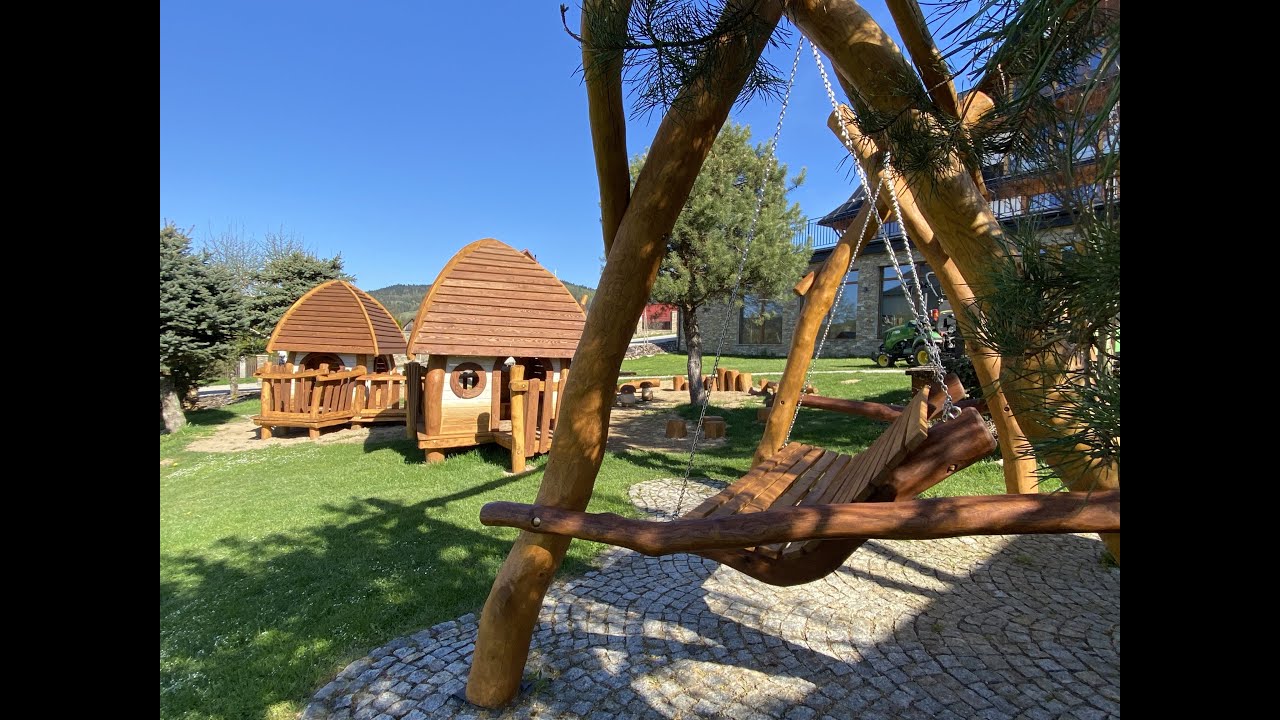 Basen i teren zabaw dla dzieci Tylickie Wzgórze pensjonat & Spa w górach dla rodzin z dziećmi