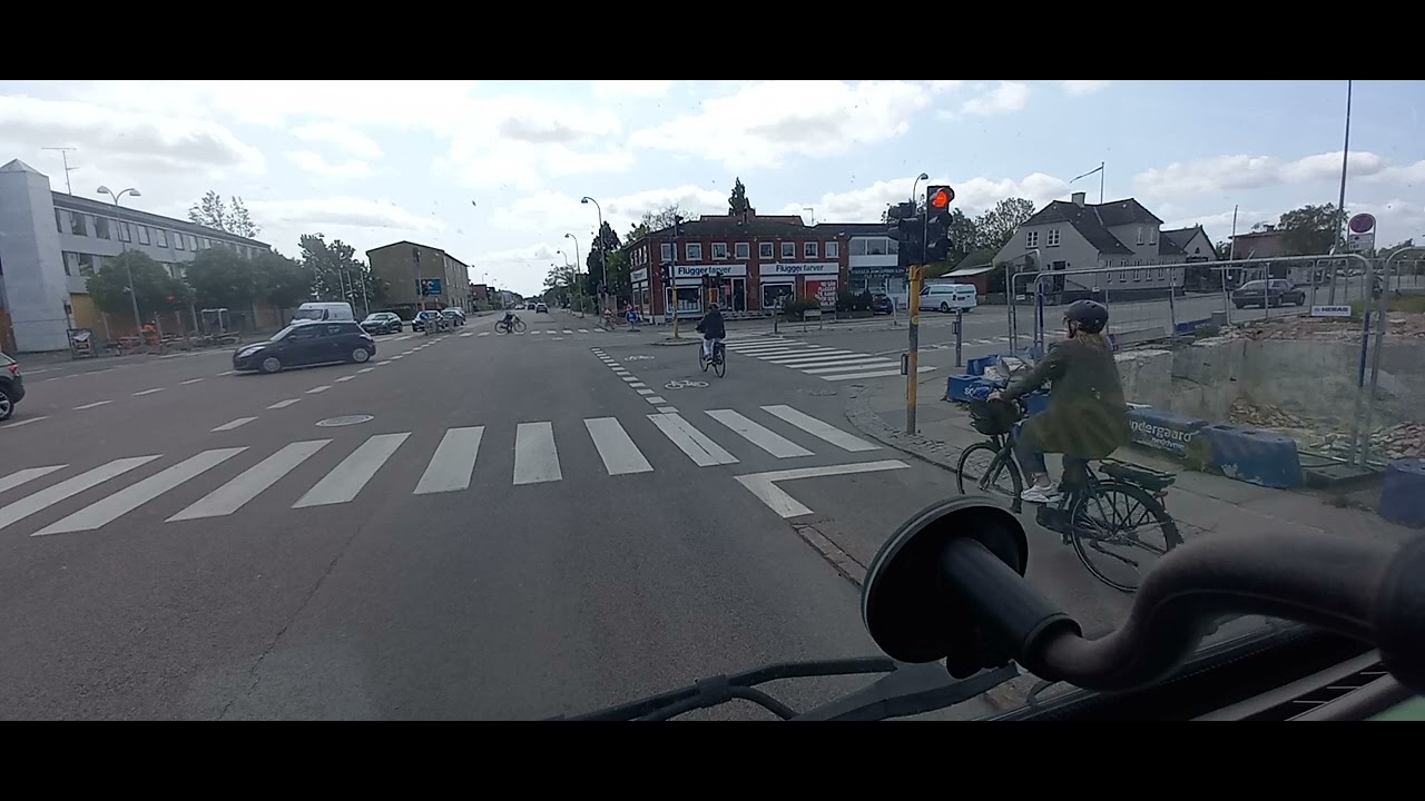 Cyklister over for rødt, Hvidovrevej
