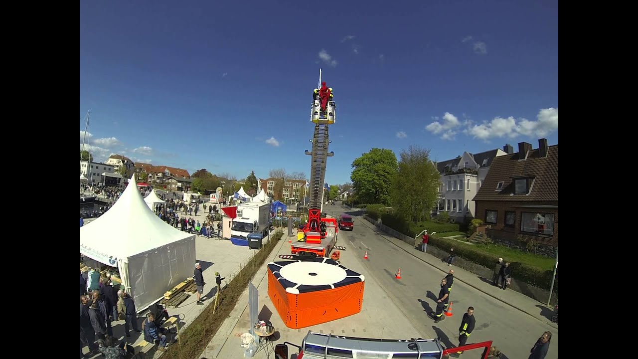 Sprungretter-Vorführung Feuerwehr Laboe