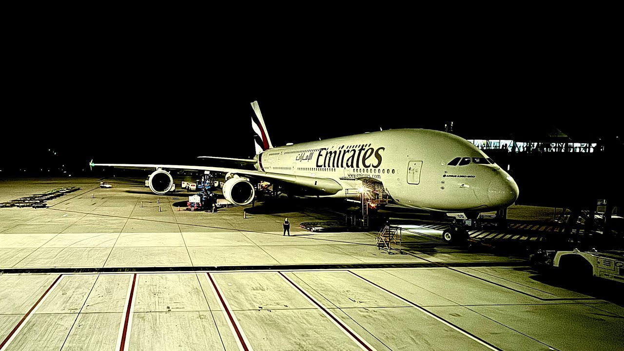 阿聯酋航空EK367 A380-800 Business Class 25A LANDING DXB