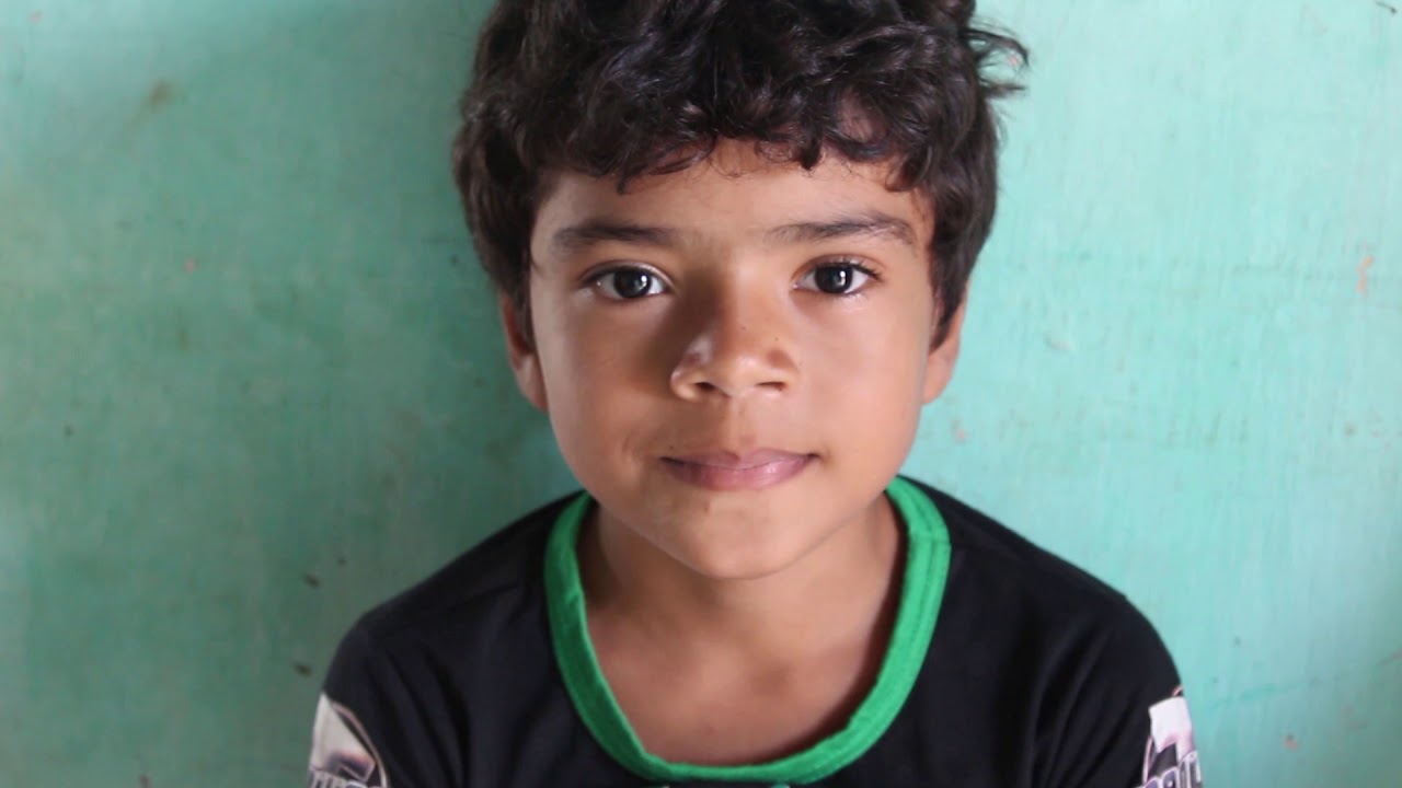 GAROTO DE 09 ANOS SONHA EM SER JOGADOR DE FUTEBOL