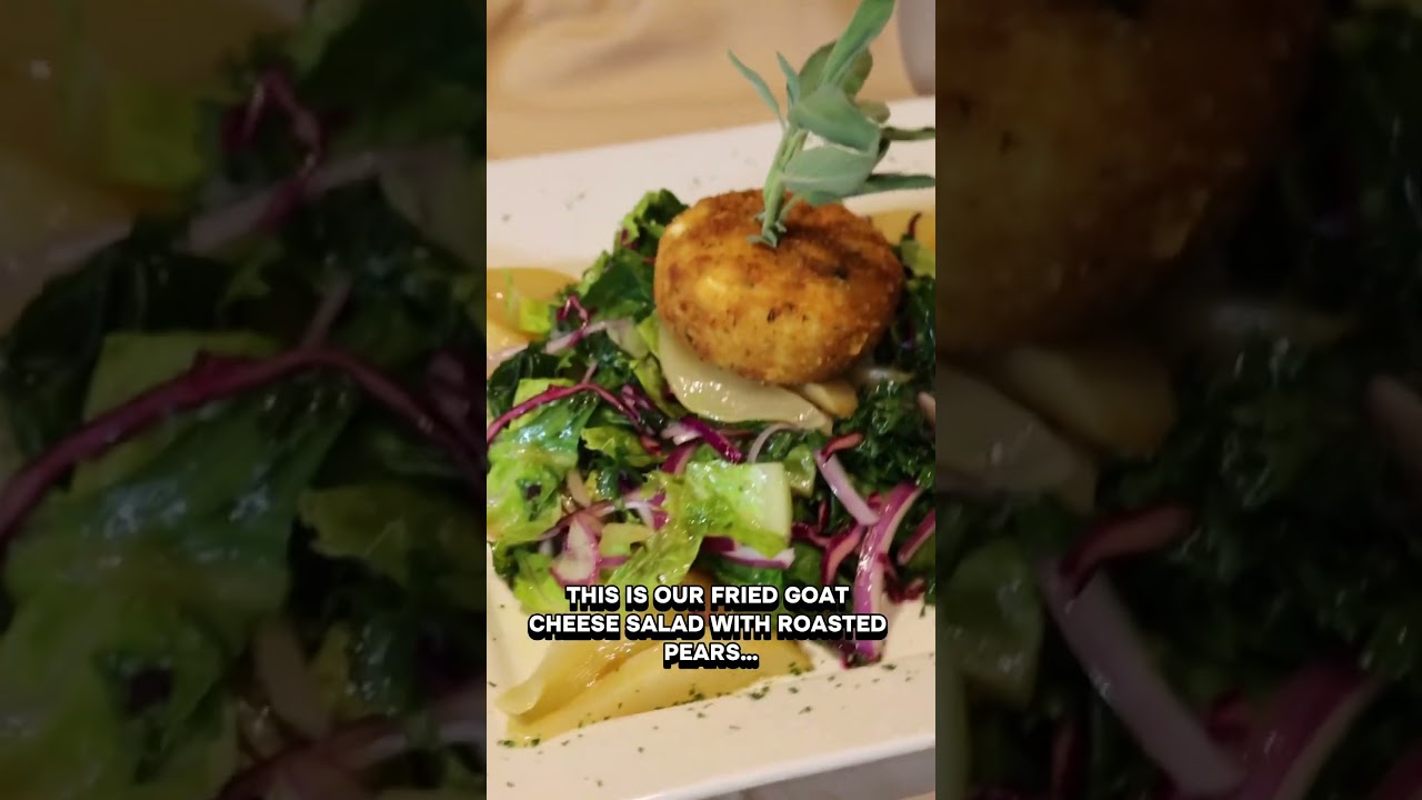 A MUST-TRY - FRIED GOAT CHEESE SALAD 👅😋🥗&bull;&bull;&bull;#salad #autumn #autumnsalad