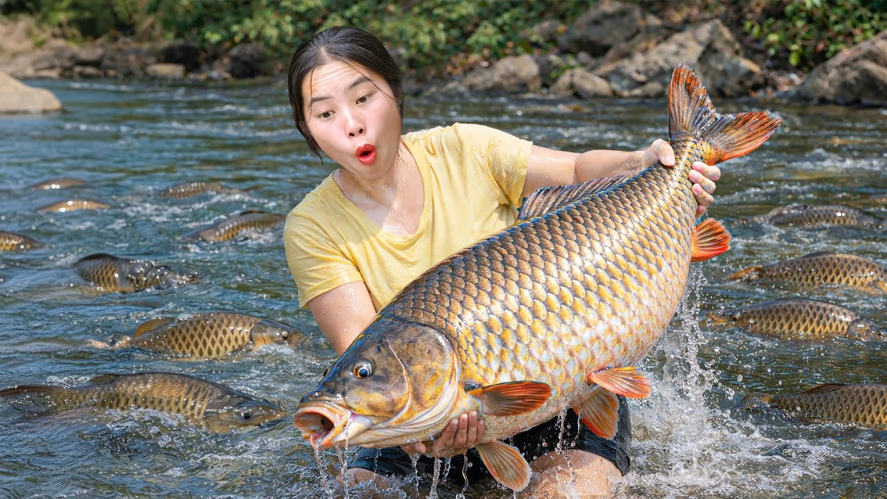 Catching a Giant School of Fish in a Natural Cave with My Son and Daughter | Selling at the Market