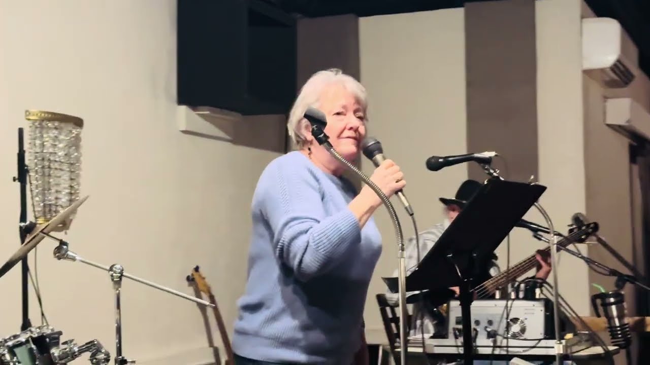 Joyce Cassel - Gotta Travel On 