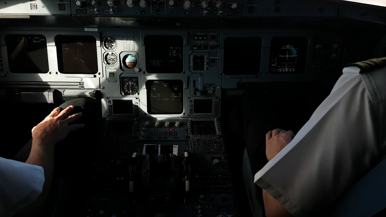 Airbus a319 Cockpit landing at Budapest Airport 31L