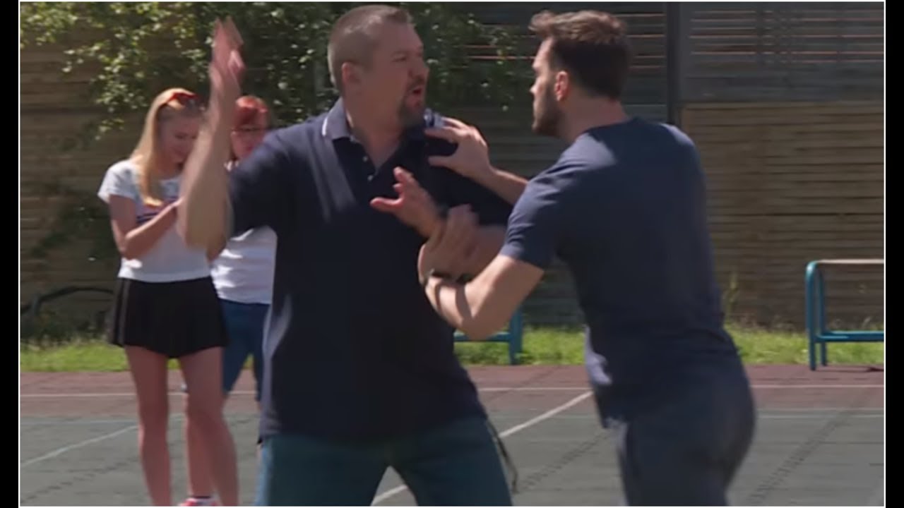 Ojciec nastolatki zaatakował innego ucznia! [Szkoła odc. 468]