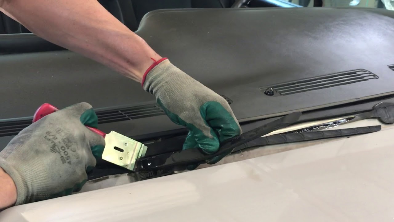 Changing Cracked 2005 Silverado windshield