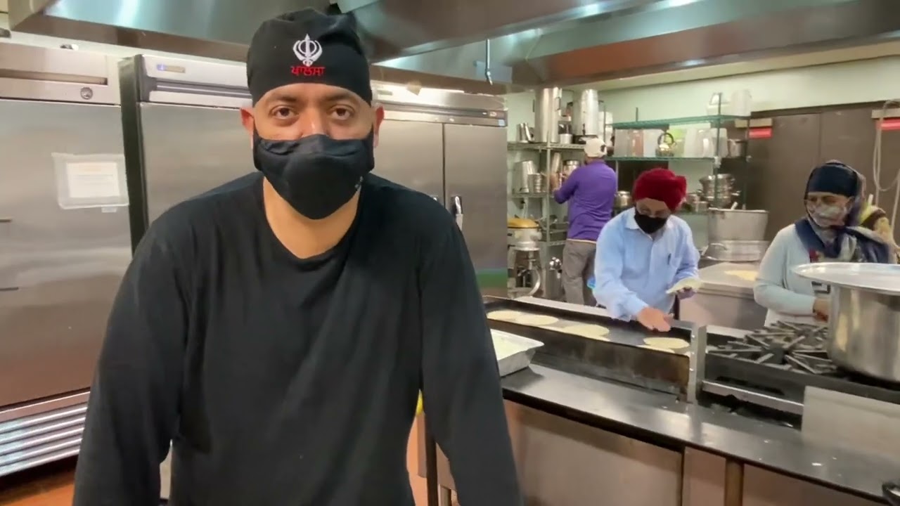 Sewa by Sikhs in America - food distribution at GGSF