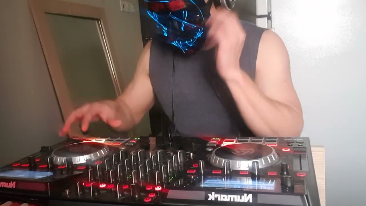 NUMARK NV2 still kickin 