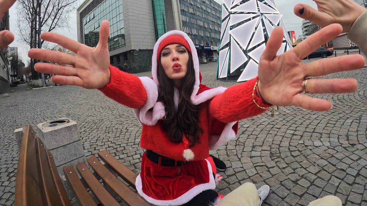 ПОБЕГ ОТ КРАСИВОЙ РОЖДЕСТВЕНСКОЙ ДЕВУШКИ (Romantic Christmas Parkour POV)