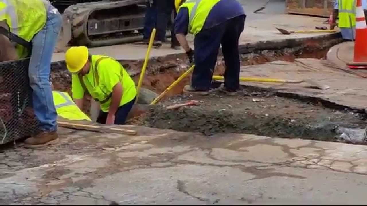 Team Work, Road Construction, How to build a traffic controlling Intersection