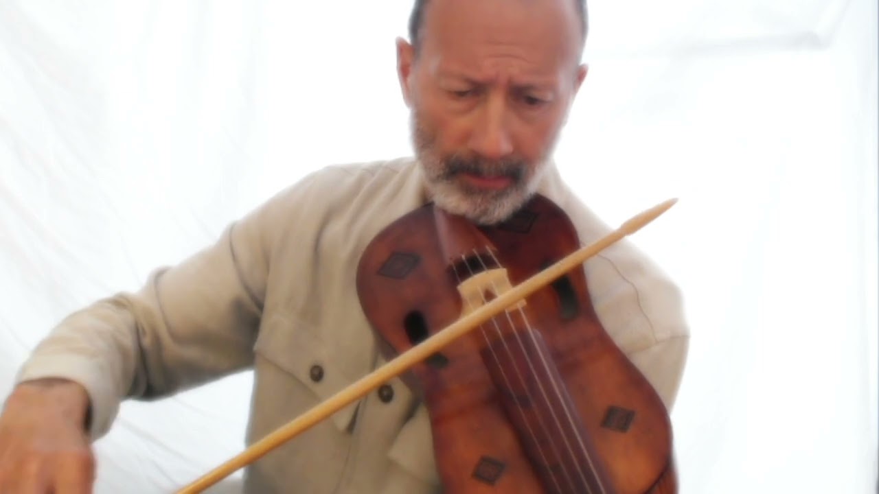 Saltarello on the Medieval fiddle (violin)