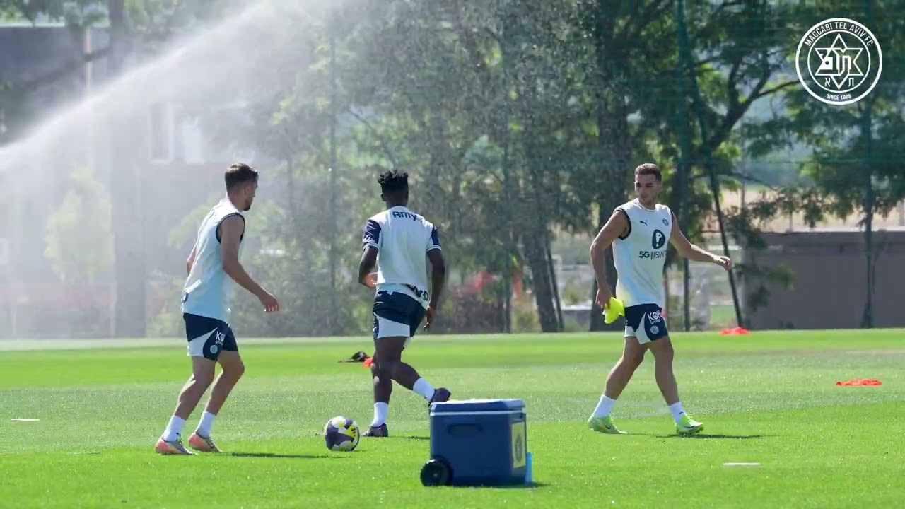 אינסייד טריינינג | מבט לאימון הקבוצה מגובה הדשא