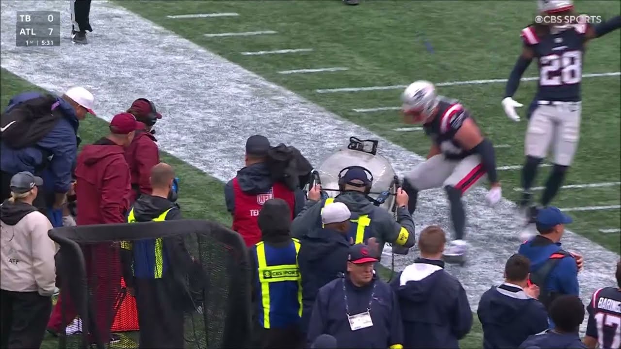 Jaylinn Hawkins interception off Carlton Davis PBU - Patriots vs Raiders - NFL Week 1 2025
