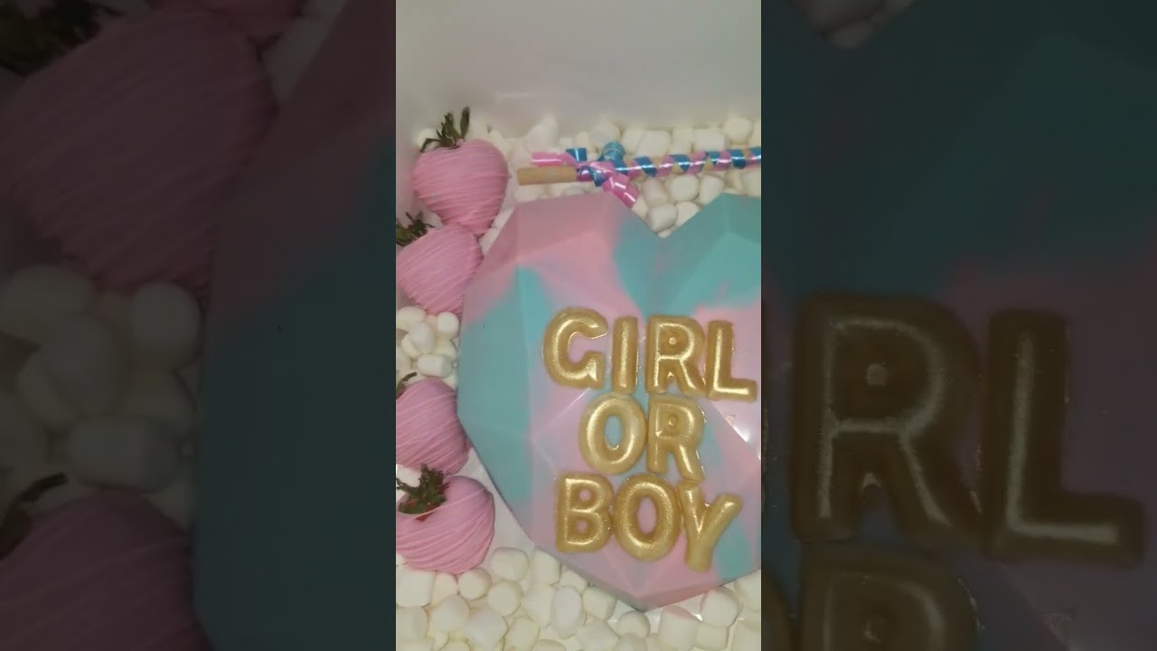 #genderreveal #breakableheart #chocolatecoveredstrawberries with MeAnne'sTreats!