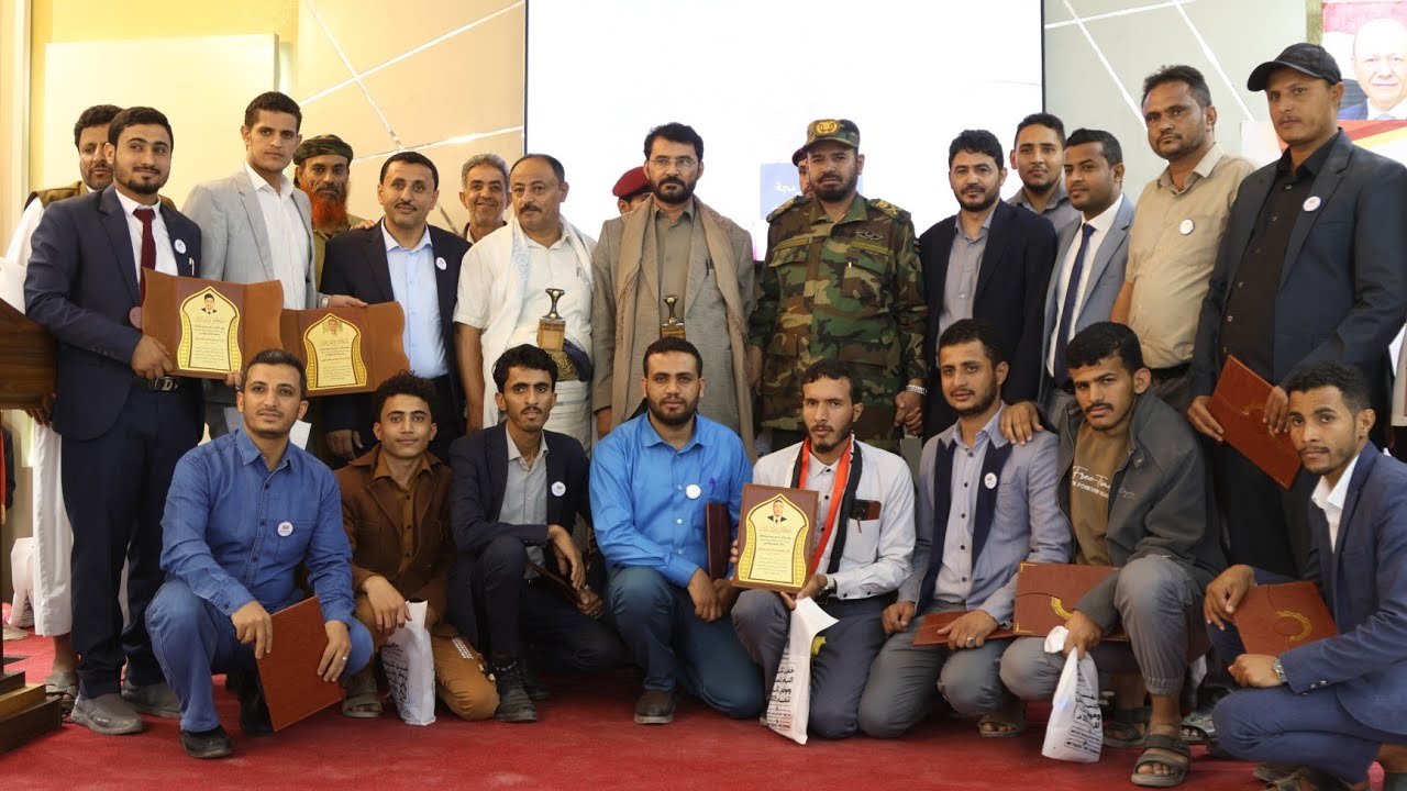 بحضور وكيل م. مأرب لشؤن الأمن والدفاع اللواءبن رقيب مجلس محلي المدينة تكرم موظفيها والتجار للعام٢٠٢٥