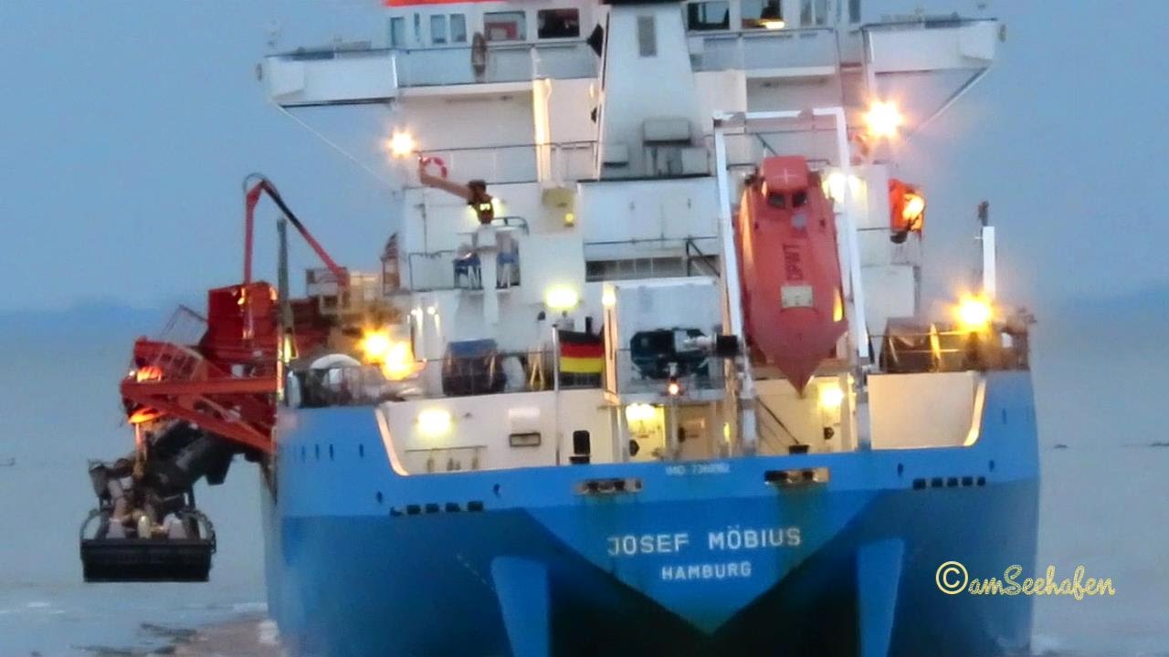 JOSEF MÖBIUS DPWT IMO 7360162 dredger Baggerschiff Emden night dredging