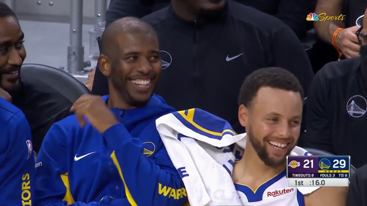 Steph Curry and Chris Paul can&rsquo;t stop laughing after Kuminga passed to Steph on the bench 😂
