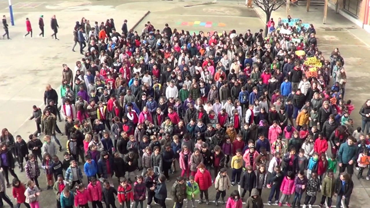Aplec llampec (flashmob) del Col·legi Sagrat Cor de Vic