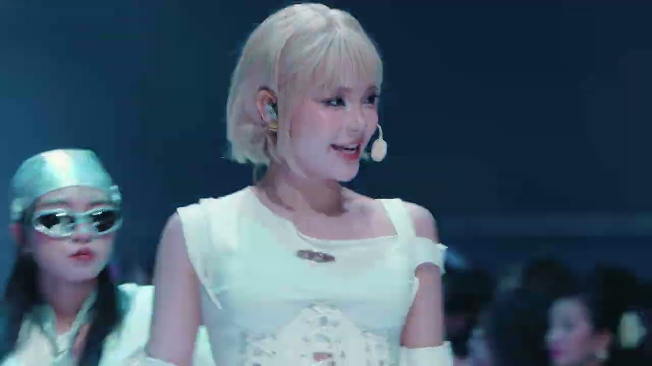 Minh Hang Full Performance at Aquafina Vietnam International Fashion Week Fall Winter 2025