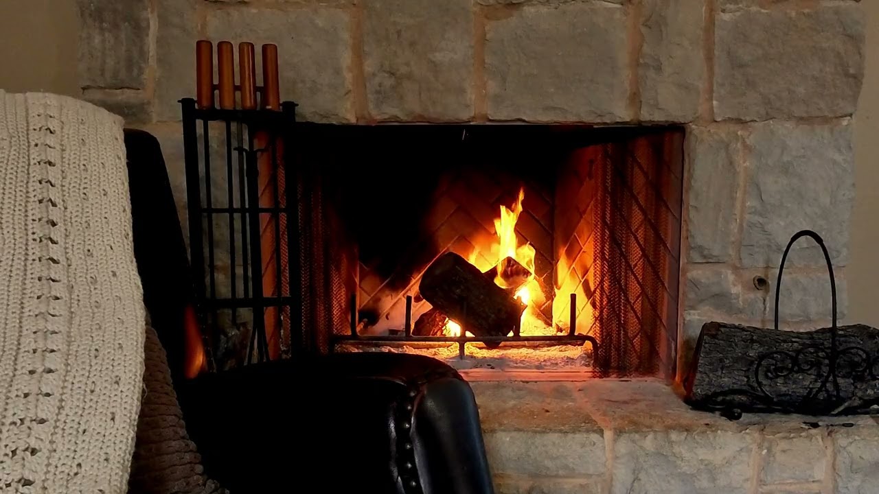 A simple 4K Fireplace with relaxing instrumentals