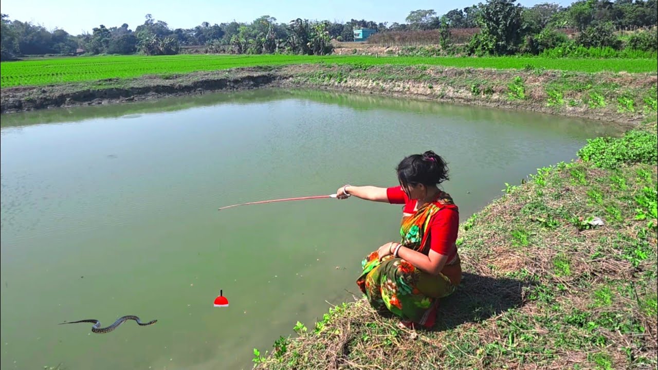 New Fishing video ✅ Everyone can catch fish by watching the skillful girl's fishing techniques