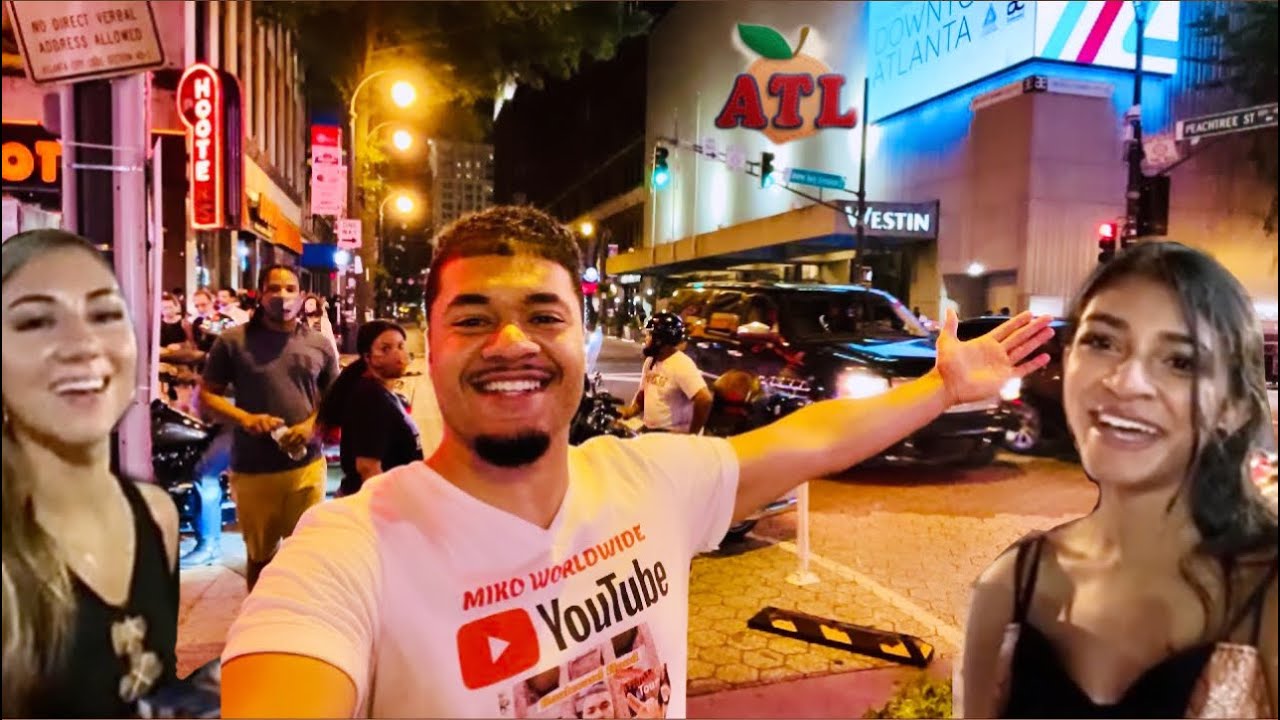 It’s Amazing Downtown Atlanta - SATURDAY Night Travel Vlog🤩