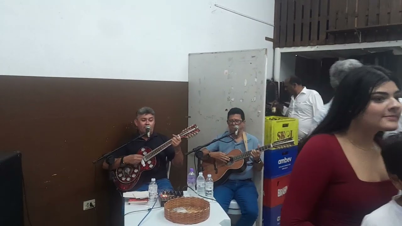 Hipólito Moura Canta uma linda canção. 