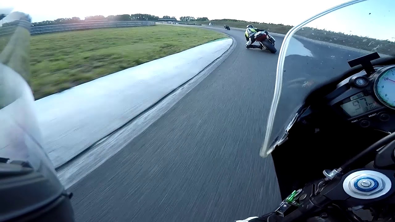 Yamaha R6 auf der Ideallinie und Sturz in Oschersleben 2020