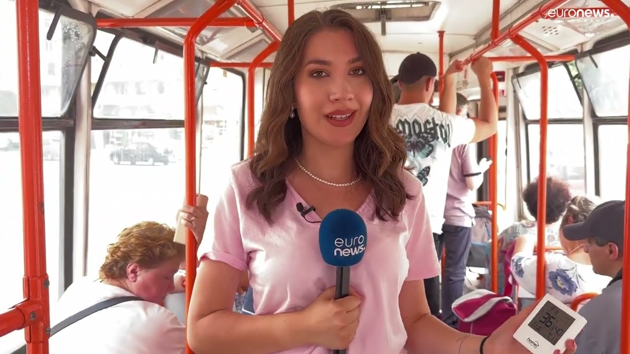 În tramvaiele fără aer condiționat din București temperatura atinge și 40 de grade Celsius