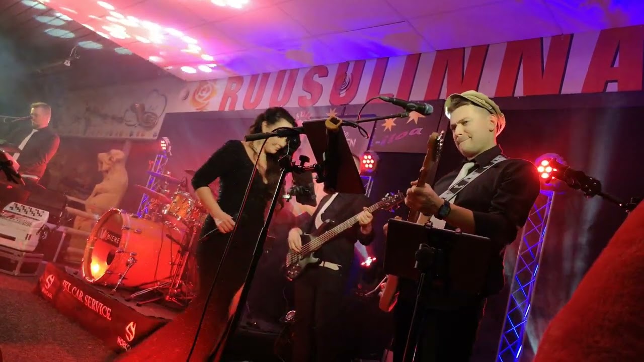 Saija Tuupanen & eXmiehet - Kun joulupukki suukon sai