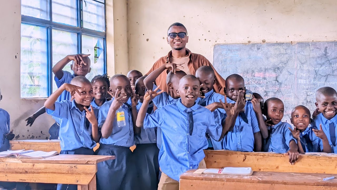 #Cheche kule_ When relaxing and making things funny 🤣🤣  _ before lesson 😀