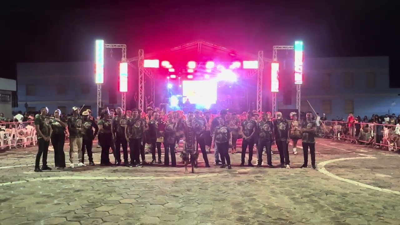 Apresentação em um evento cultural da prefeitura da cidade 