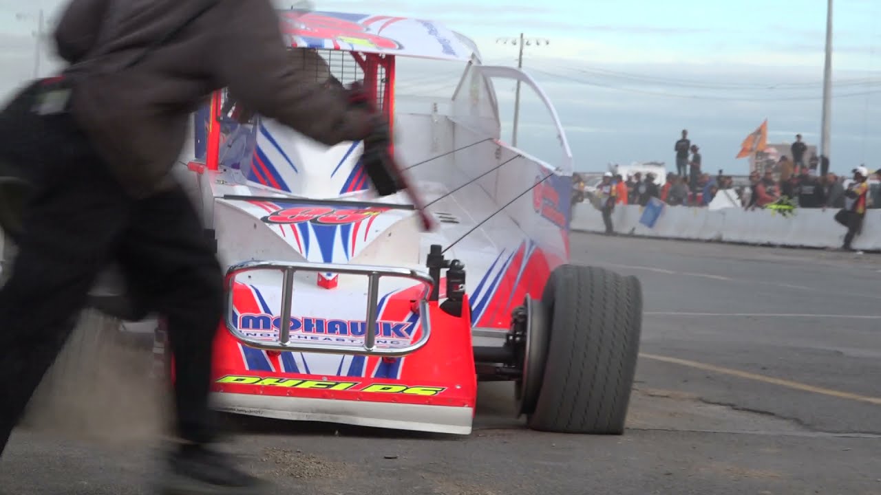 Jimmy Phelps and Max McLaughlin on pit road at SDW Oct 10 2021