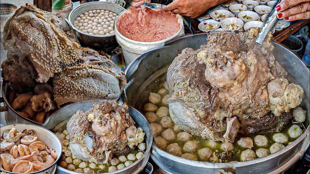 KETEMU MBAK MBAK JUALAN BAKSO PALING VIRAL DAN BRUTAL , TETELAN KEPALA SAPI UTUH MASUK DANDANG SEMUA