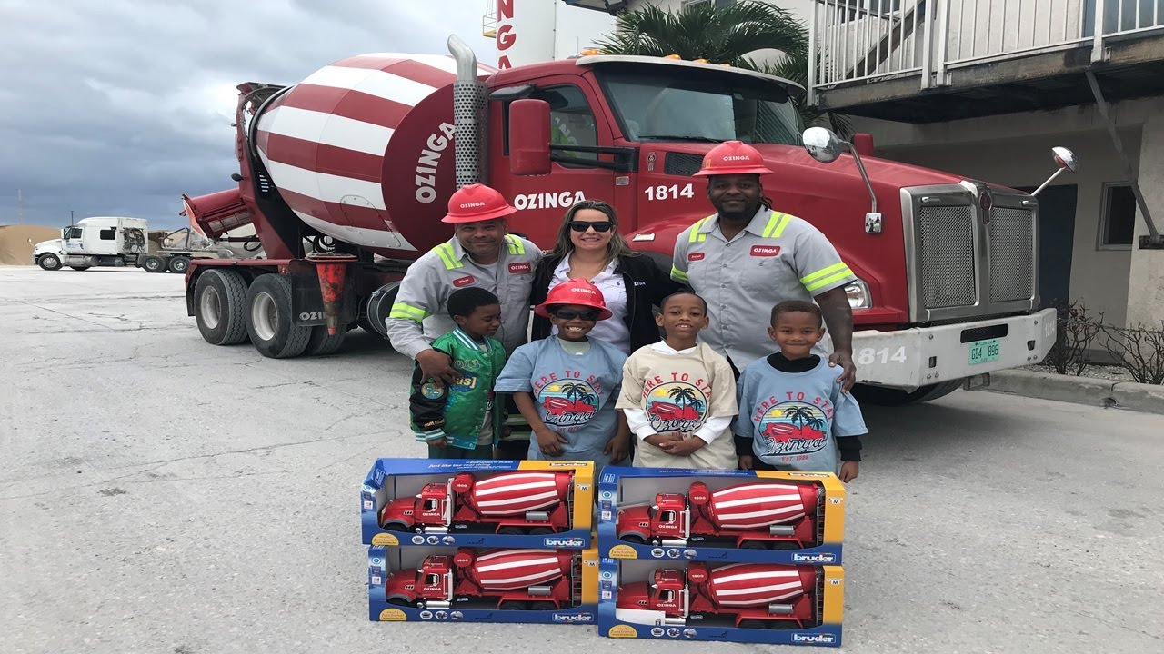 Ozinga truck drivers give local kids an unforgettable holiday surprise