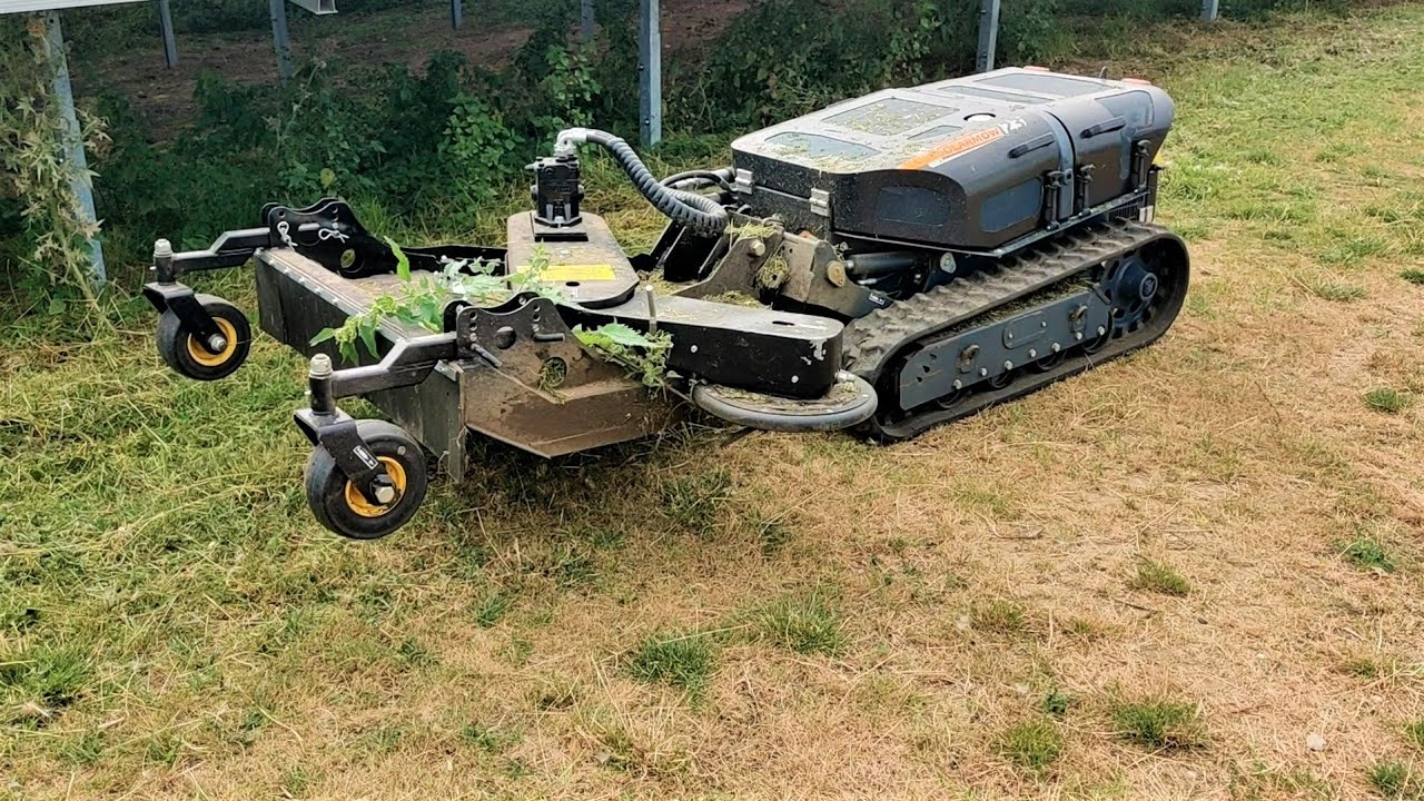 Zonneparken maaien met Solarmow 23