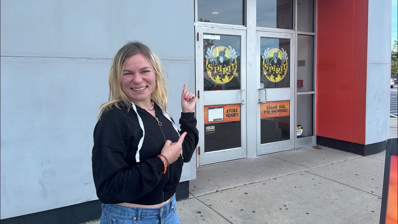 SPIRIT 🎃 HALLOWEEN FLAGSHIP LOCATION TOUR! Lyd Wetzel Halloween special 