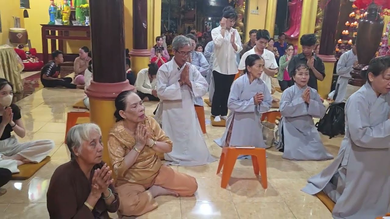 Lễ sám hối Hồng Danh rằm tháng giêng ở Chùa Thiền Kim 