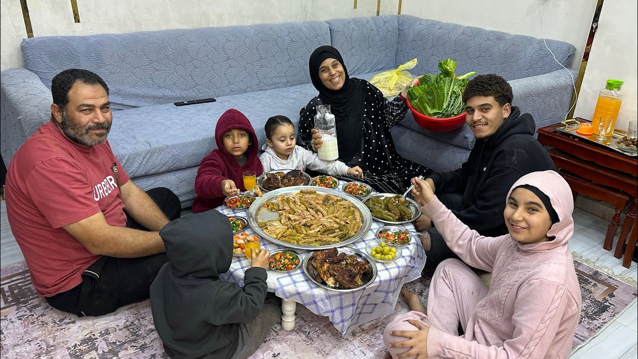 لميت عيالى على طبلية أبوهم    رمضان يجمعنا.  اول ايام رمضان.   صعب عليا بس لازم أتحمل وأعدى 