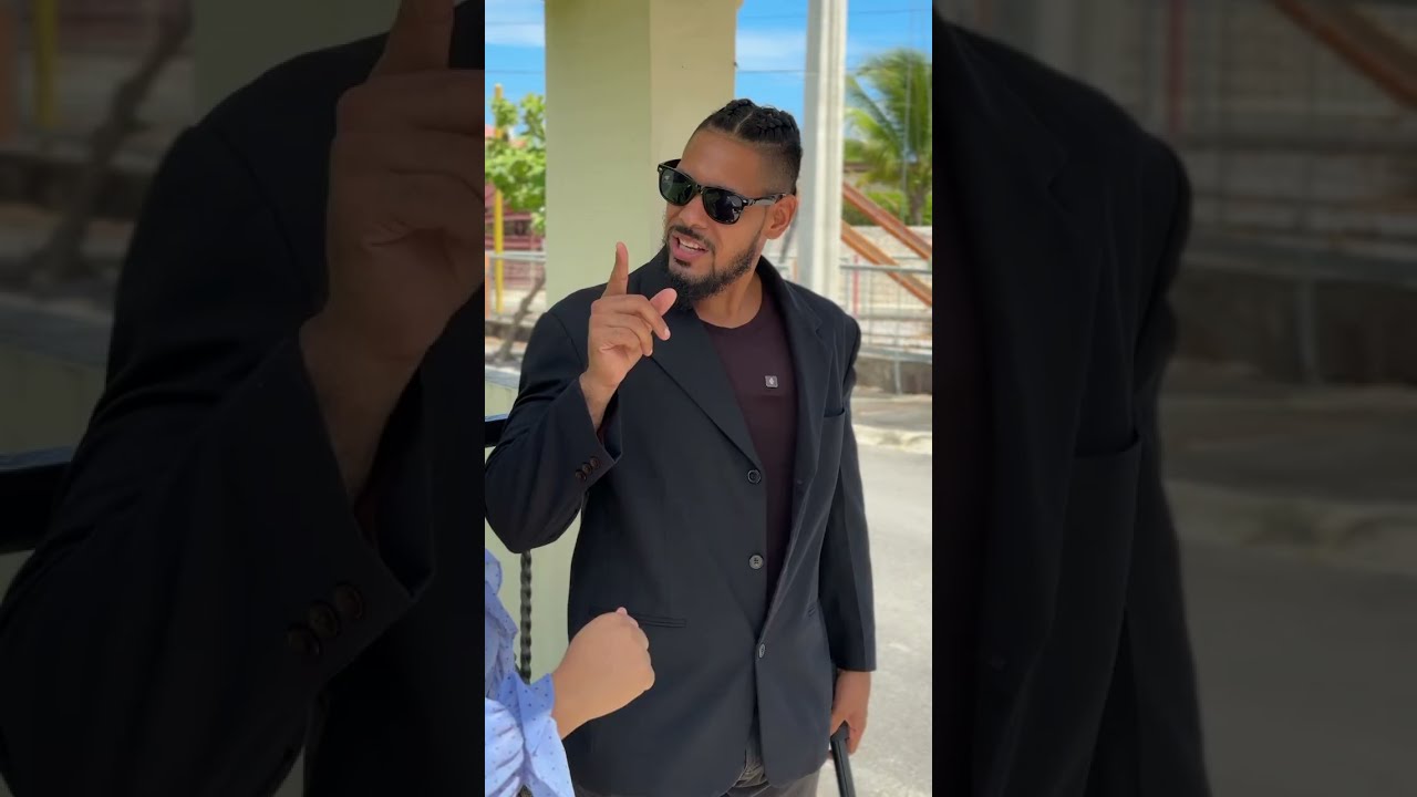 Humillar0n este humilde señor sin saber que era el padre de la jefA