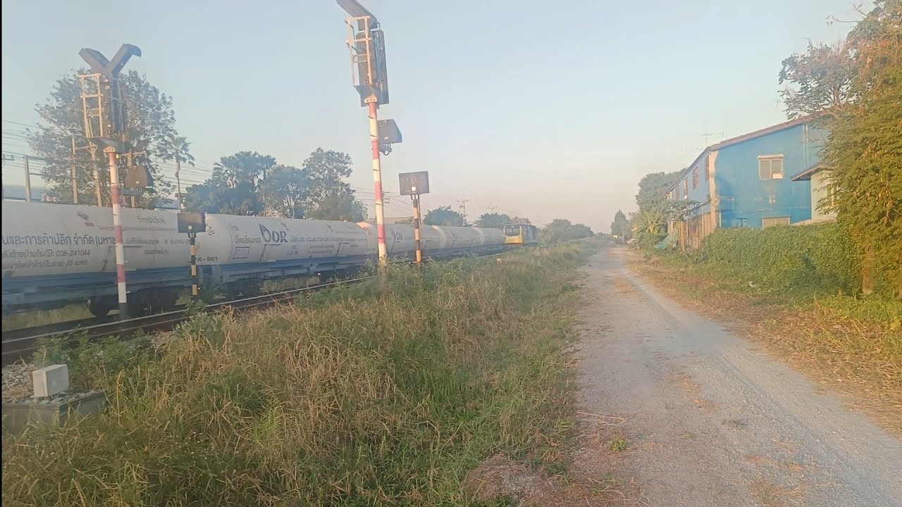 ข.853 D:QSY5238🚆สวนกับ ข.ก๊าซที่ 531 D:CSR5113🚆ที่กม.107#รถไฟไทย #รถไฟสายตะวันออก #รถไฟสินค้า 