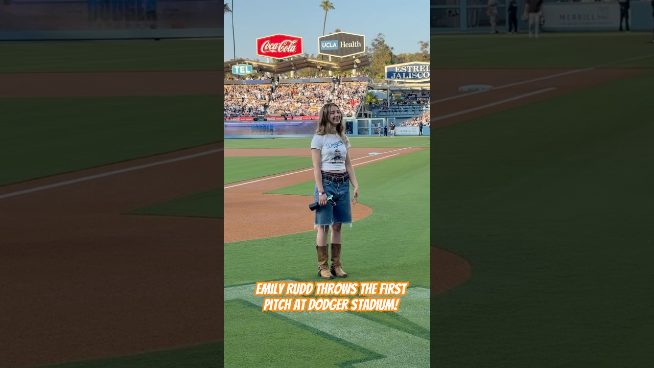 Emily Rudd (Nami from ONE PIECE Live-Action) threw the first pitch at ONE PIECE Night with Dodgers!