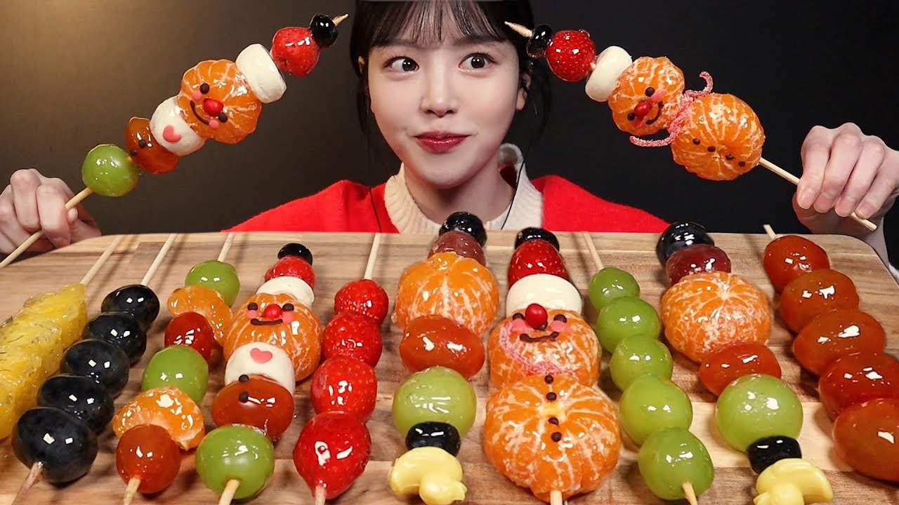SUB)바삭빠작 탕후루 먹방! 통귤 눈사람 산타 탕후루에 딸기 파인애플까지 과일 디저트 리얼사운드 Tanghulu Mukbang Asmr