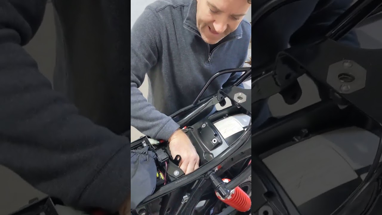 Moto Guzzi V7 iii Rear Fender and Lights Remove and Replace 2020